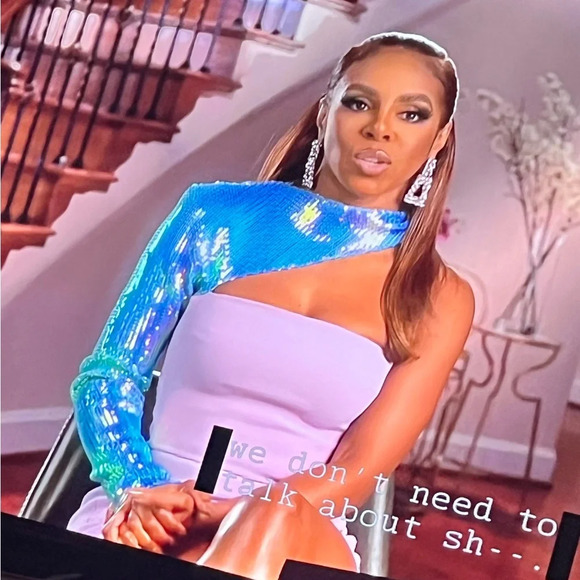 REAL HOUSEWIVES STATEMENT EARRINGS - Picture 6 of 9